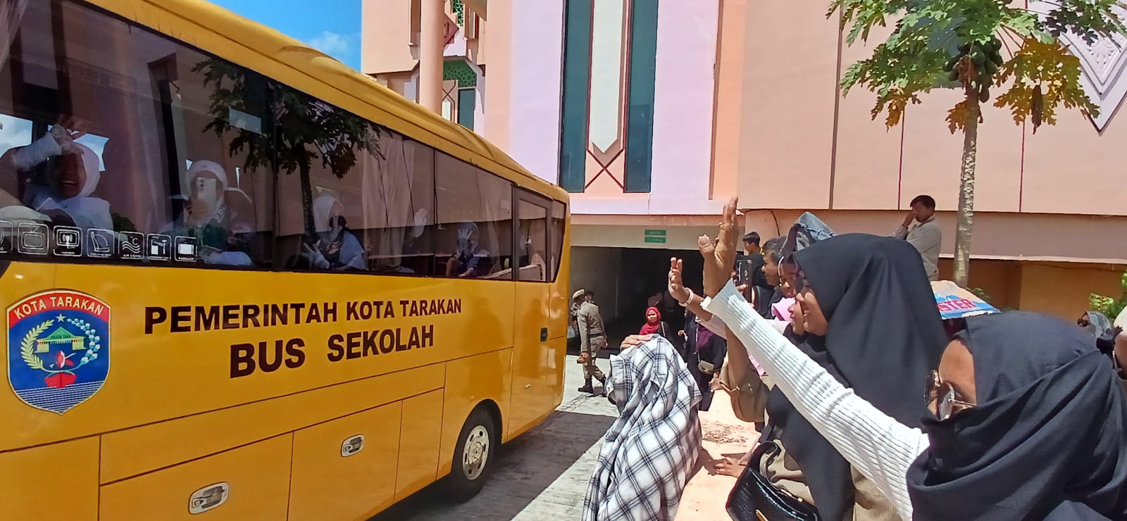 NAIK HAJI: Ilustrasi jemaah haji Tarakan saat berangkat haji pada tahun 2024 lalu. FOTO:&nbsp;AGUS DIAN ZAKARIA/RADAR TARAKAN