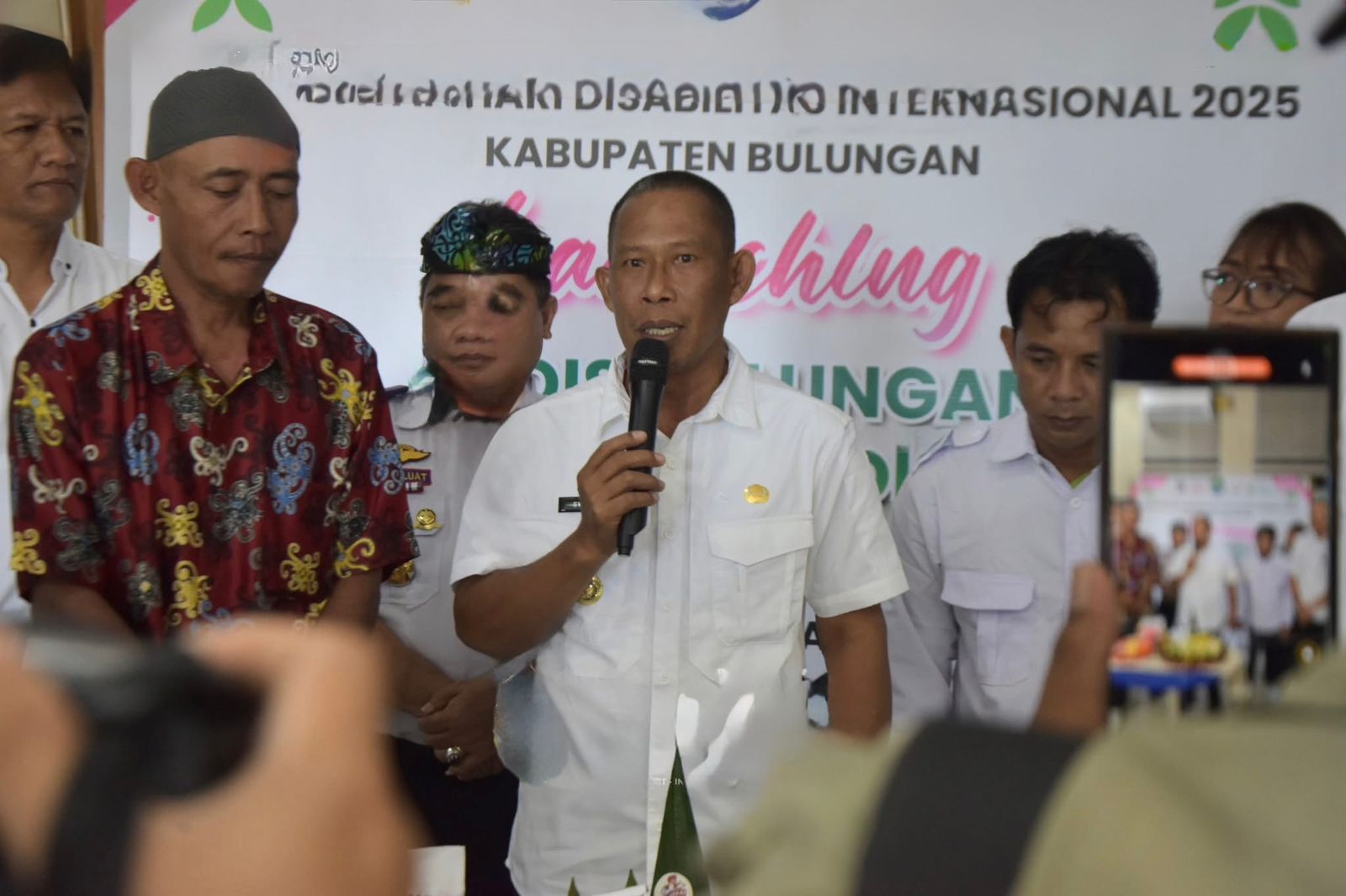 LAUNCHING : Bupati Bulungan Syarwani saat meluncurkan kartu disabilitas FOTO:Taslee/Radar Tarakan