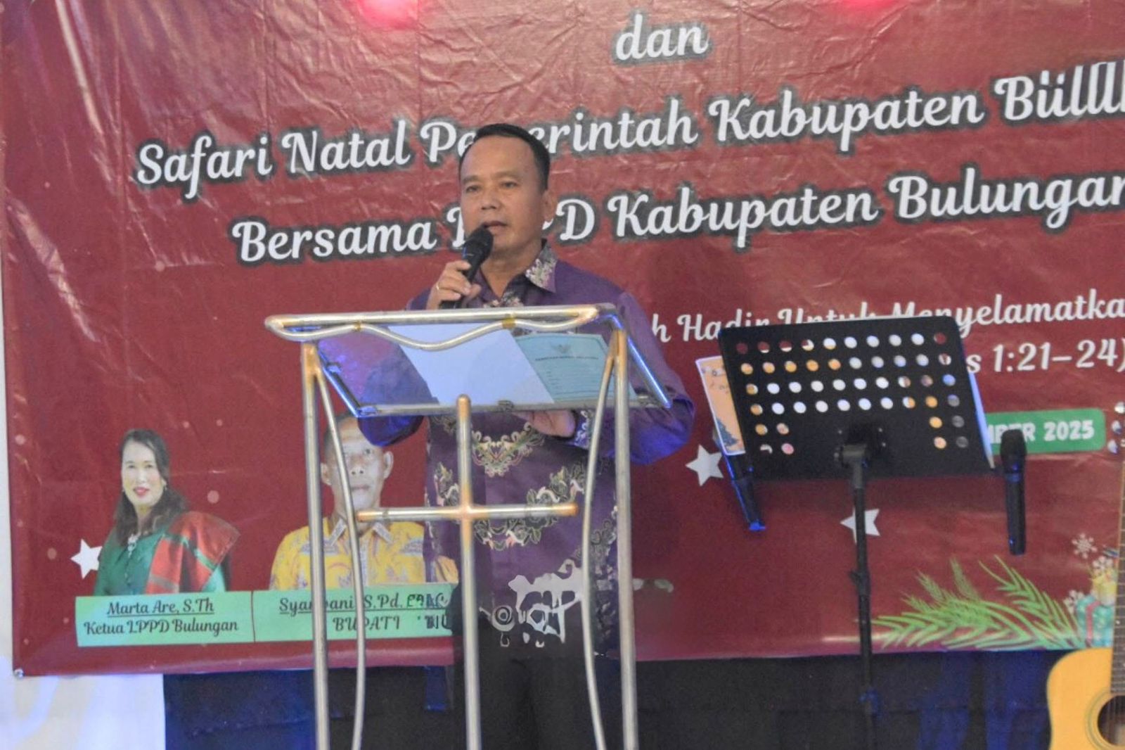 SAFARI : Wabup Bulungan Kilat, menyampaikan arahan dalam kegiatan safari natal di Kecamatan Bunyu. Taslee/Radar Tarakan