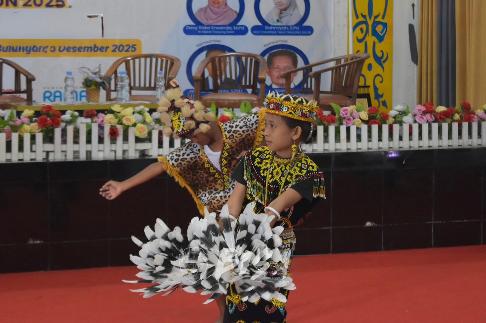 USIA DINI : Penari cilik tampil di hadapan Bunda PAUD Bulungan FOTO:Taslee/Radar Tarakan