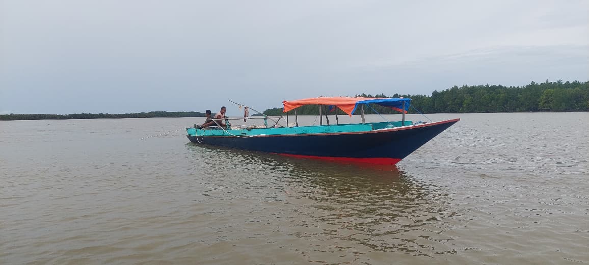 NELAYAN : Aktivitas kapal nelayan saat melakukan aktivitas penangkapan ikan