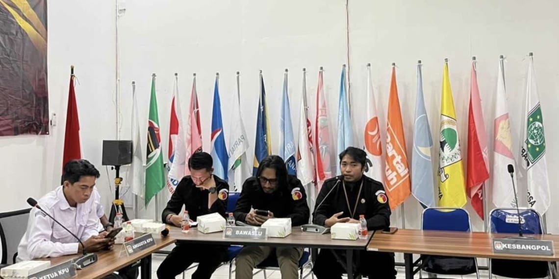 PLENO : Bawaslu dan KPU melaksanakan rapat pleno yang berlangsung di Kantor KPU Tarakan.