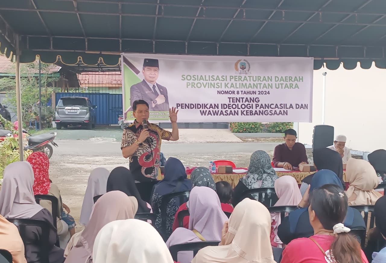 REGULASI: Ketua DPRD Kaltara, H. Achmad Djufrie saat melakukan sosialisasi perda di Tanjung Selor FOTO: IWAN K/RADAR TARAKAN