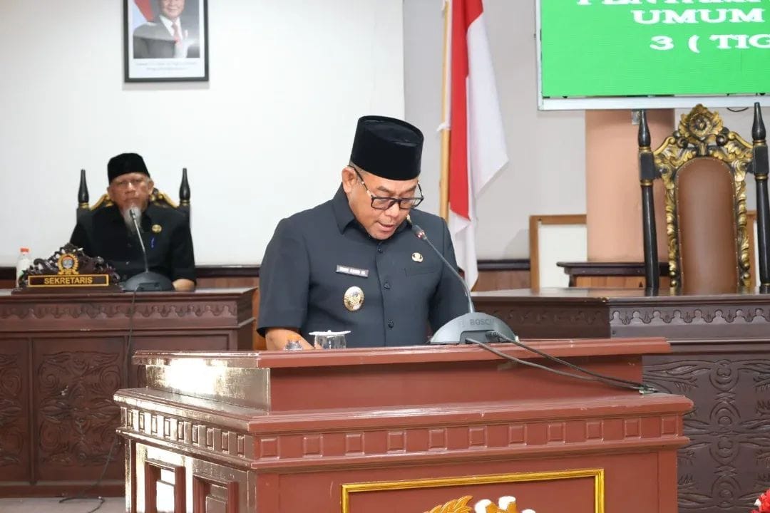 PIDATO : Wakil Wali (Wawali) Kota Tarakan Ibnu Saud menyampaikan pandangannya dalam pembahasan Raperda, Minggu (14/12).