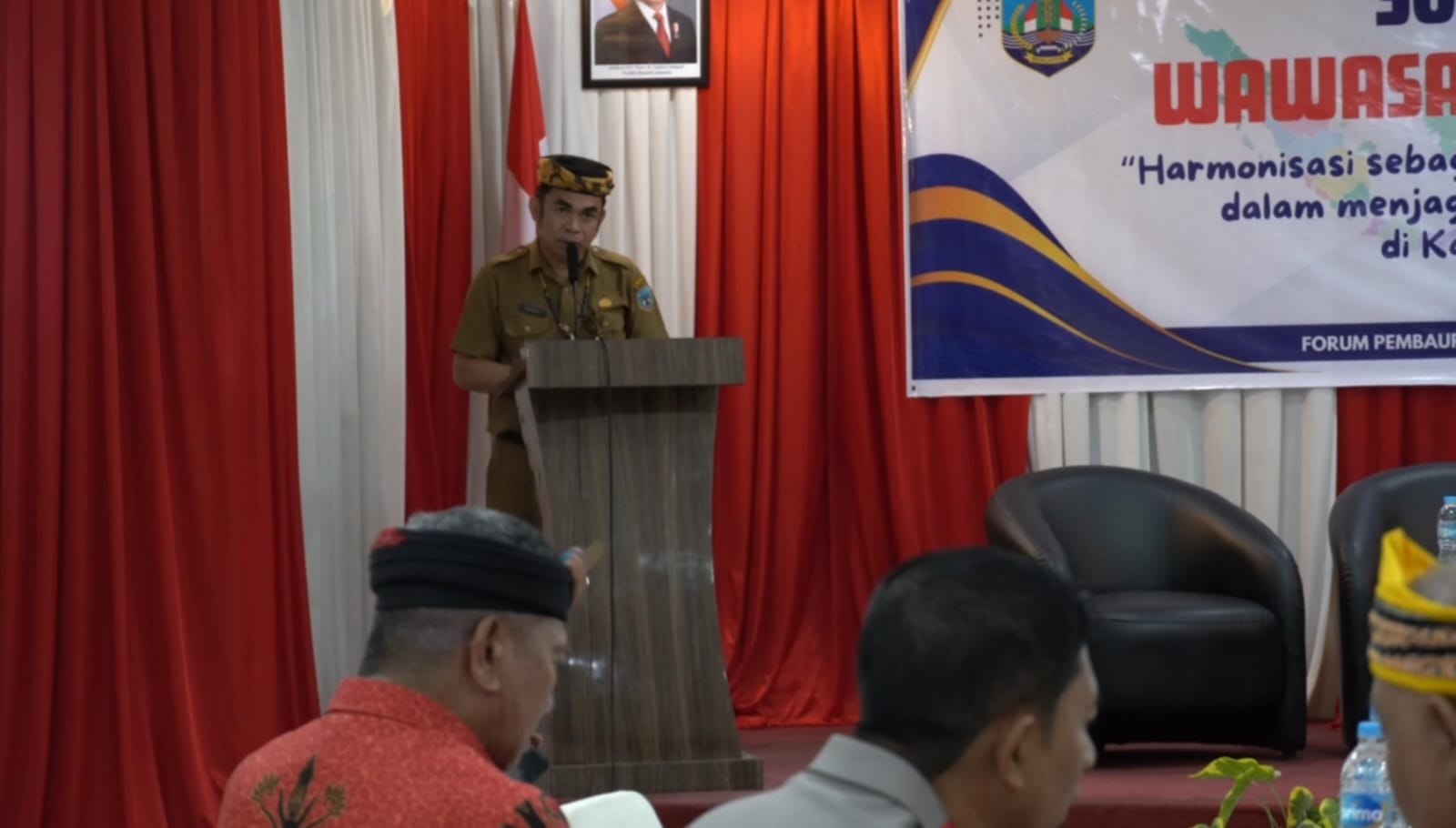 HARMONIS: Pj Sekprov Kaltara, Bustan membuka acara sosialisasi wawasan kebangsaan di Tanjung Selor, Senin (15/12).
