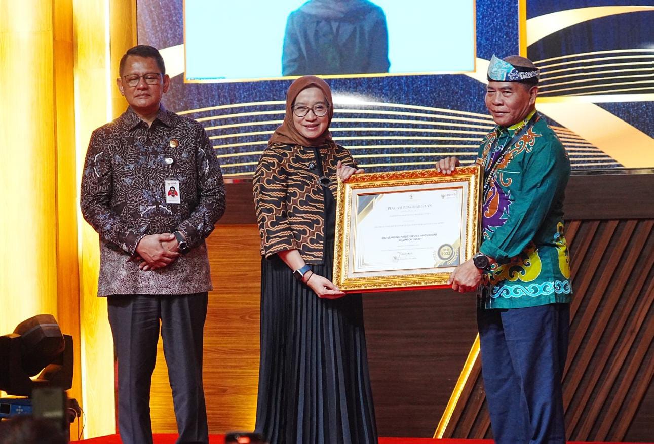 KUALITAS: Gubernur Kaltara, Dr. Zainal Arifin Paliwang, S.H, M.Hum, menerima penghargaan atas inovasi dari Kemenpan-RB.