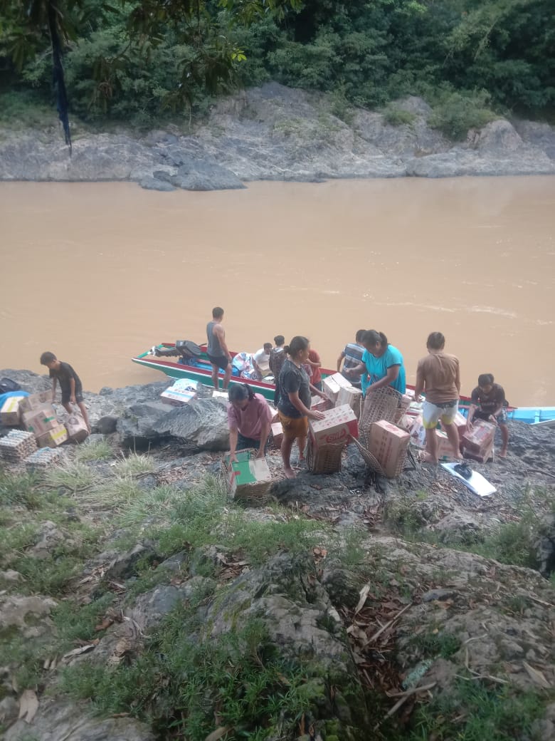DISTRIBUSI SEMBAKO: SOA Sembako juga telah menyasar ke wilayah sungai di Lumbis induk hingga Lumbis Hulu.