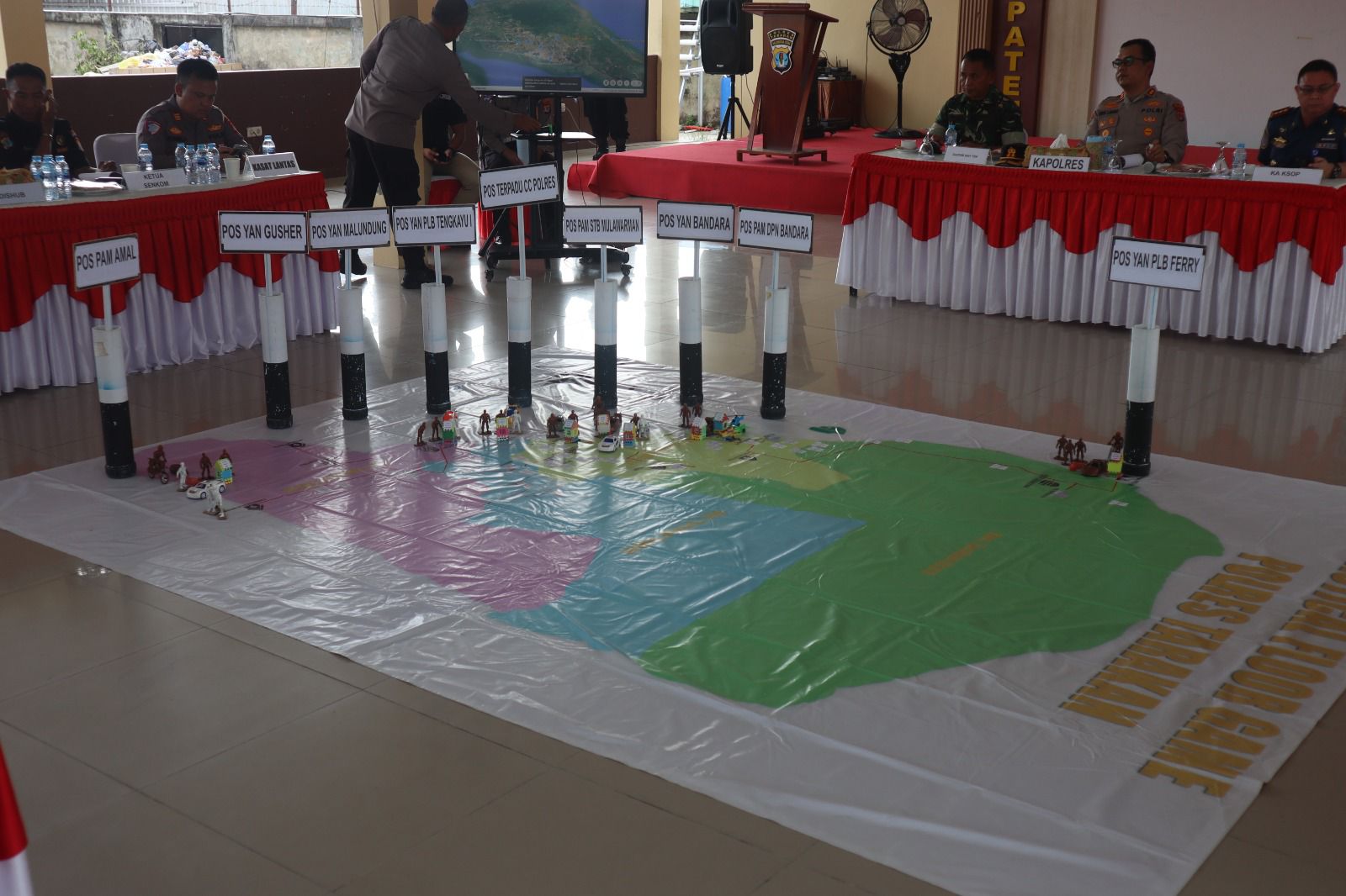 RAKOR : Dalam rangka menjamin keamanan dan kelancaran perayaan Nataru, Polres Tarakan menggelar Rapat Koordinasi Operasi Lilin Kayan 2025.