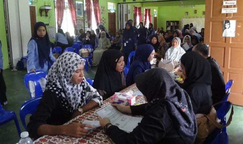 PENDATAAN: Konsulat Republik Indonesia (RI) Tawau melaksanakan verifikasi surat bukti pencatatan kelahiran kepada anak PMI.