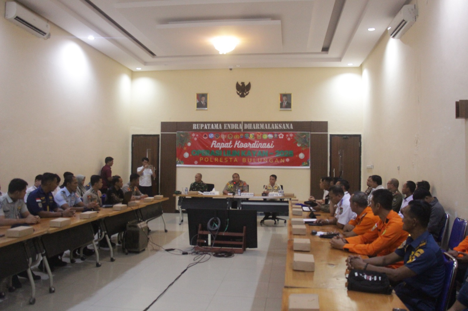 PENGAMANAN: Kapolresta Bulungan memimpin rakor Operasi Lilin Kayan 2025 di Mapolresta Bulungan.