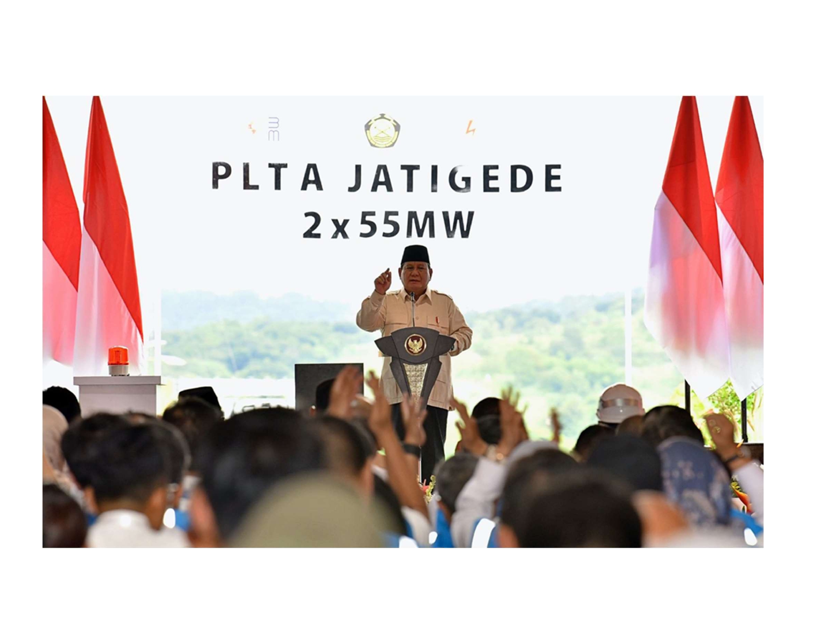 Presiden Prabowo saat meresmikan Proyek Kelistrikan di PLTA Jatigede, Sumedang, Senin (20/1/2025)