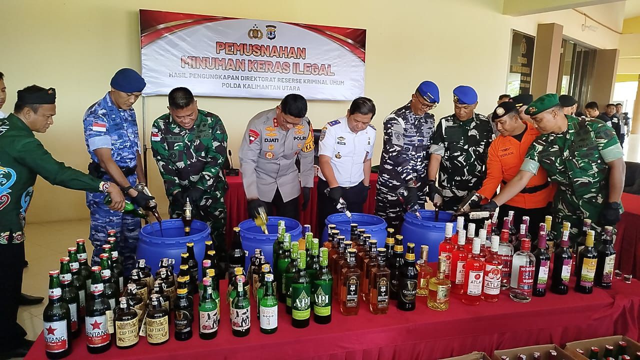 DISITA : Ratusan botol miras yang berhasil disita jajaran Polda Kaltara.