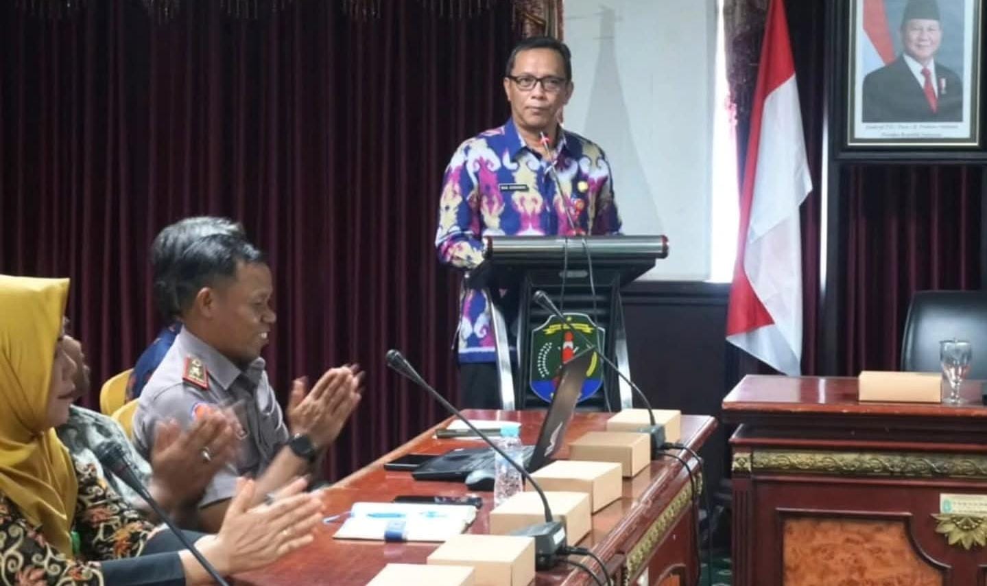 ANTISIPASI: Plt. Sekkab Nunukan, Rade Iwan Kurniawan saat memberikan arahan dalam lokakarya penyusunan rencana kontingensi bencana banjir tahun 2025.