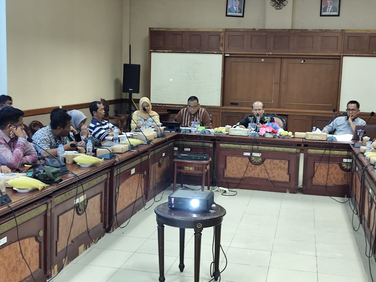 KOORDINASI: Kepala BPPD Nunukan, Robby Nahak Serang saat memimpin rapat koordinasi bersama kepala desa, camat dan pimpinan OPD dilingkungan Pemkab Nunukan.