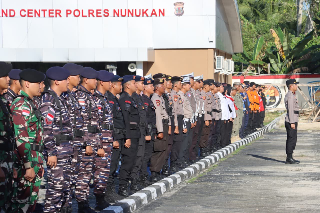SIAP MENGAMANKAN: Gelar pasukan telah digelar di Polres Nunukan melibatkan semua instansi terkait dalam pengamanan Nataru.