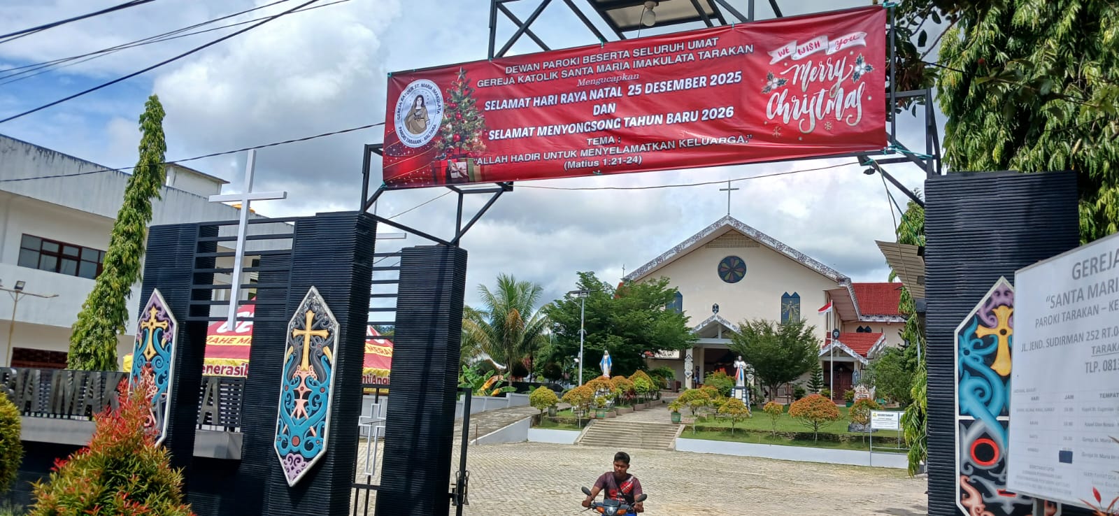 NATAL: Suasana terlihat dari depan menjelang Natal di Gereja Katolik Paroki Santa Maria Imakulata.