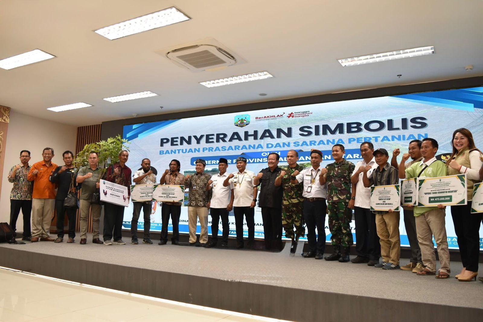 PERTANIAN: Bupati Bulungan, Syarwani menghadiri penyerahan sapras pertanian oleh Gubernur Kaltara.