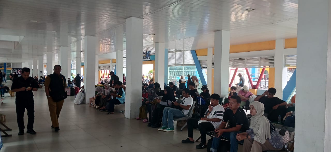 RAMAI : Kondisi Pelabuhan Tengkayu I pada Senin (29/12).