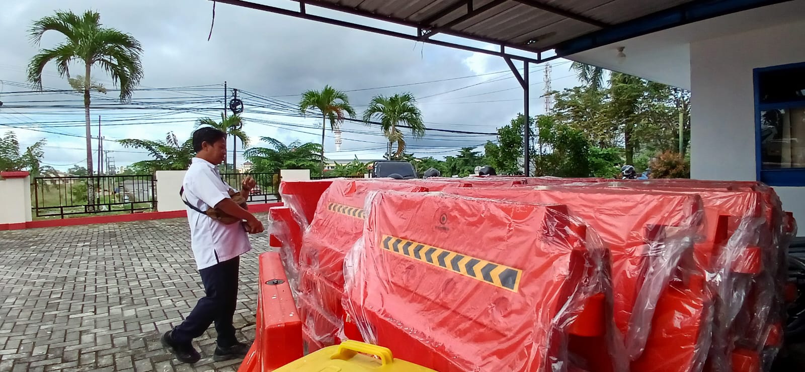 BERPROSES: Penampakan alat pembatas jalan di kantor Dishub Tarakan.