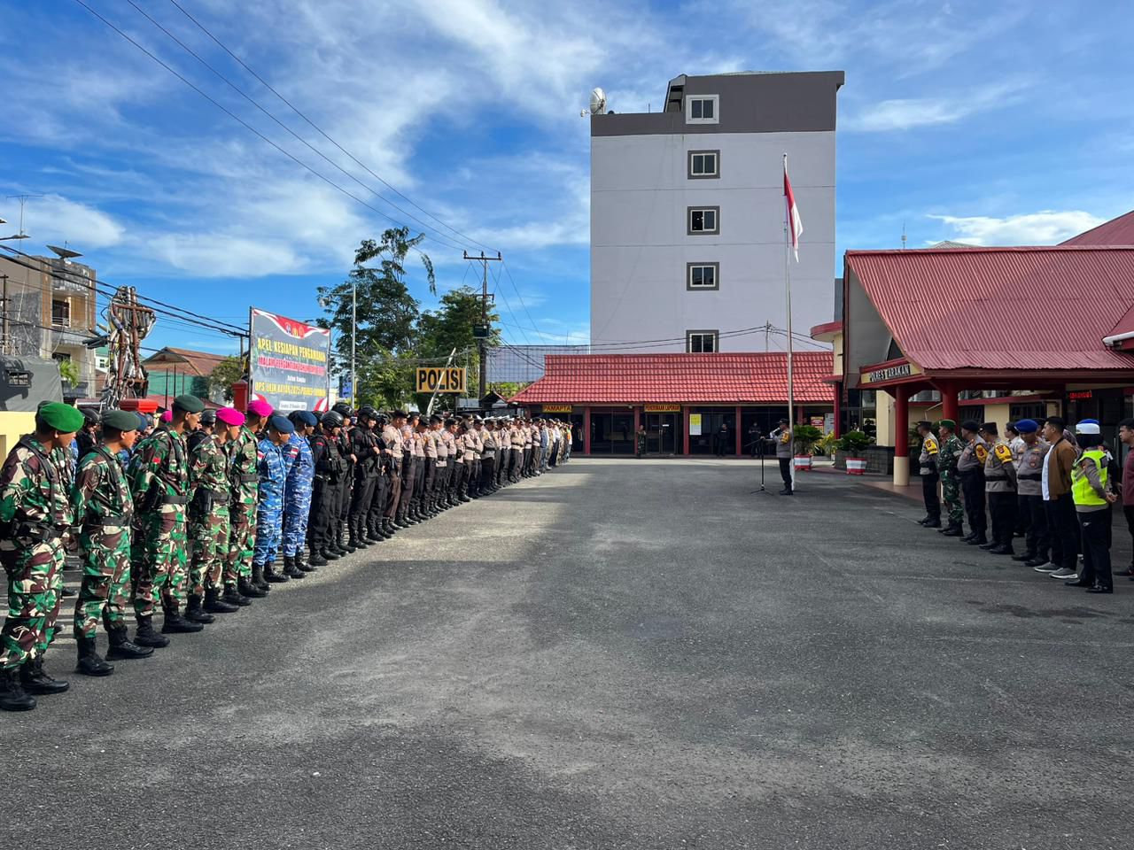 SIAGA : Polres Tarakan menggelar Apel Kesiapan Pengamanan Malam Tahun Baru 2026, Rabu (31/12).