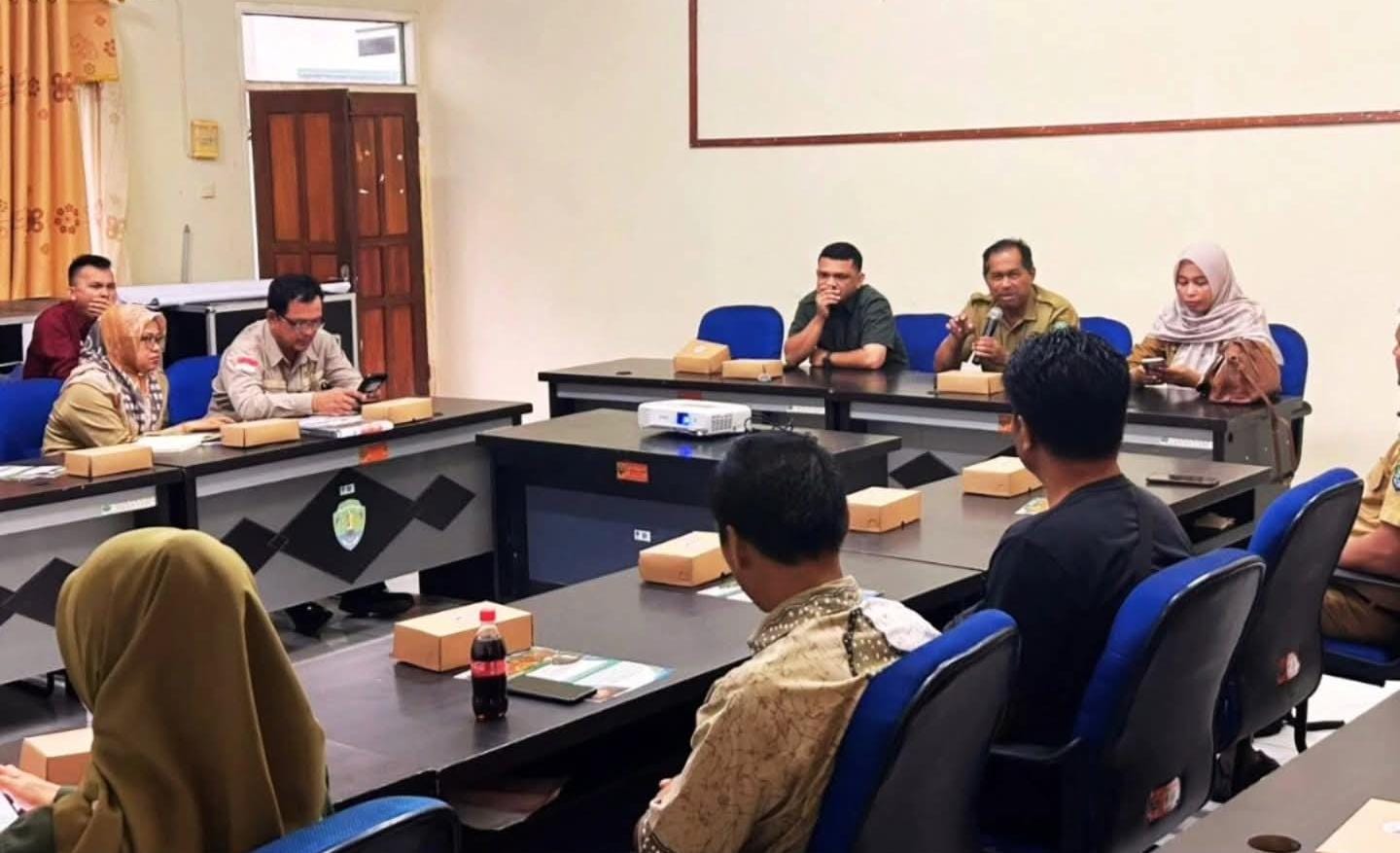 BERI ARAHAN : Kepala Disperta Bulungan saat memberikan arahan kepada kelompok tani.