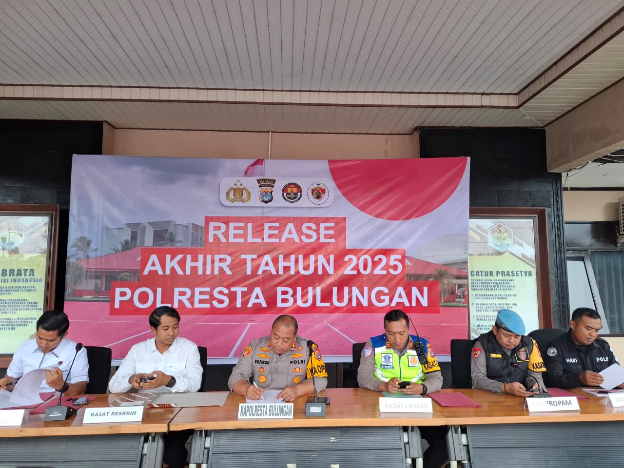 PAPARAN : Kapolresta Bulungan saat memaparkan kinerja sepanjang 2025.