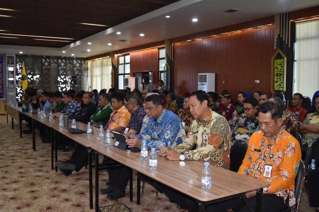 PERCEPATAN: Sejumlah kepala perangkat daerah saat mengikuti rakor.