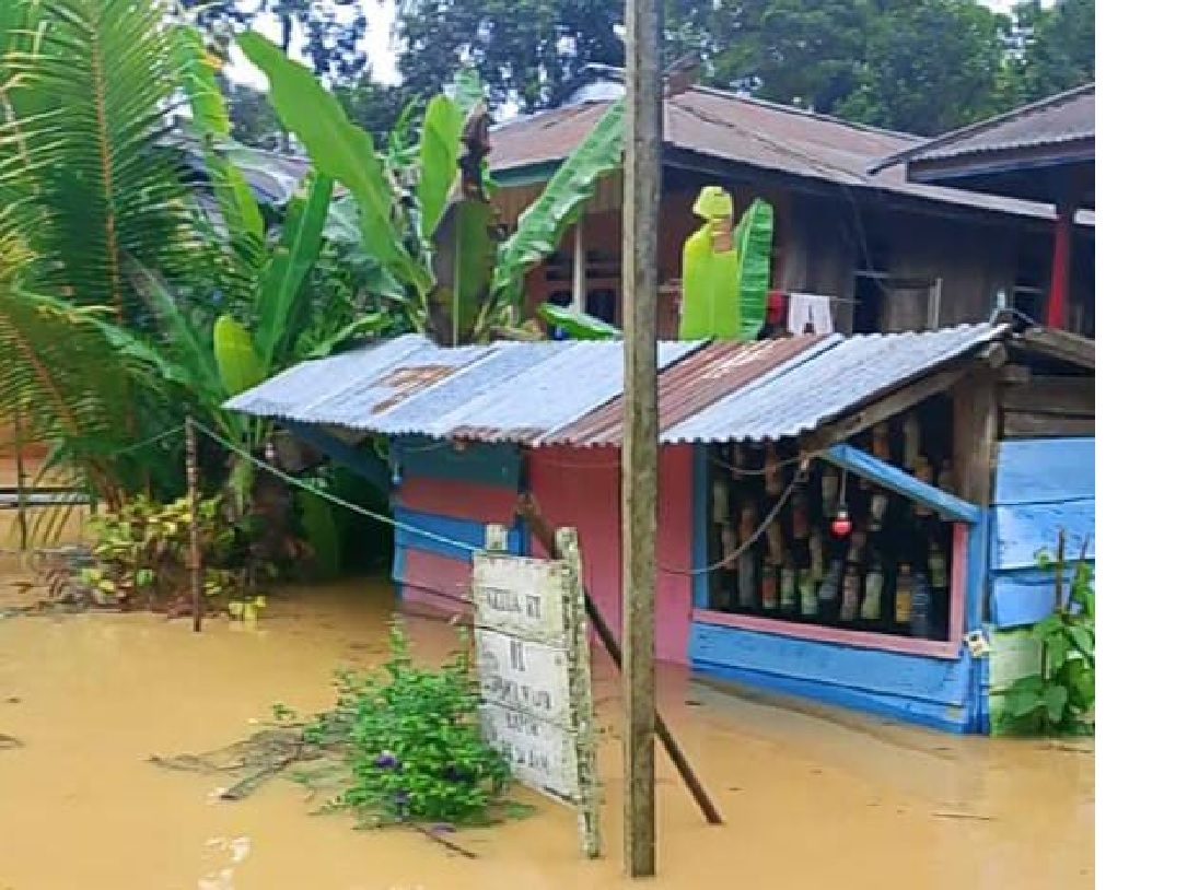 BENCANA: Banjir yang terjadi di Sekatak pada Selasa (6/1).