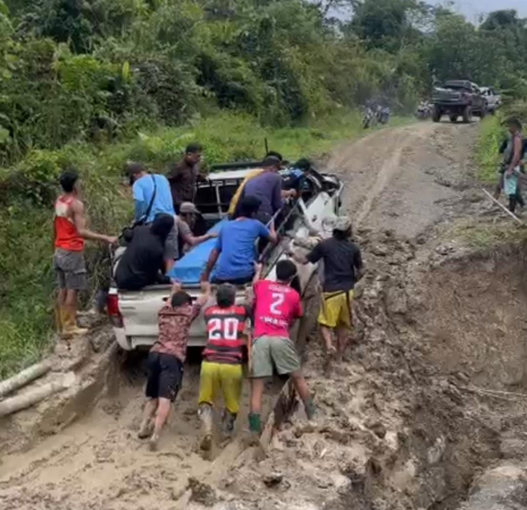 INFRASTRUKTUR: Salah satu titik ruas Jalan Lingkar Krayan yang mengalami kerusakan yang cukup parah.