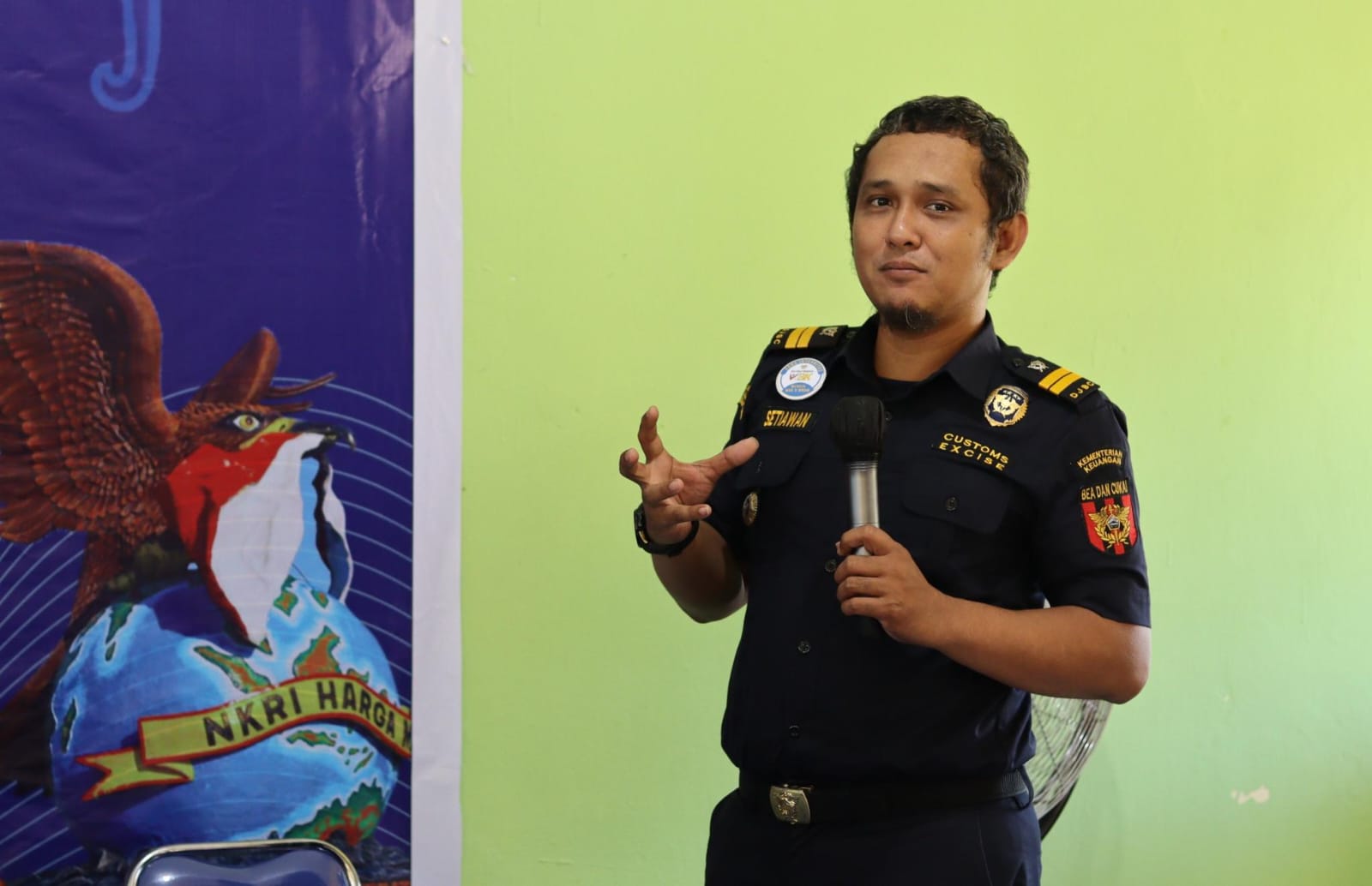 Pemeriksa Bea dan Cukai KPPBC Nunukan Arief Setiawan