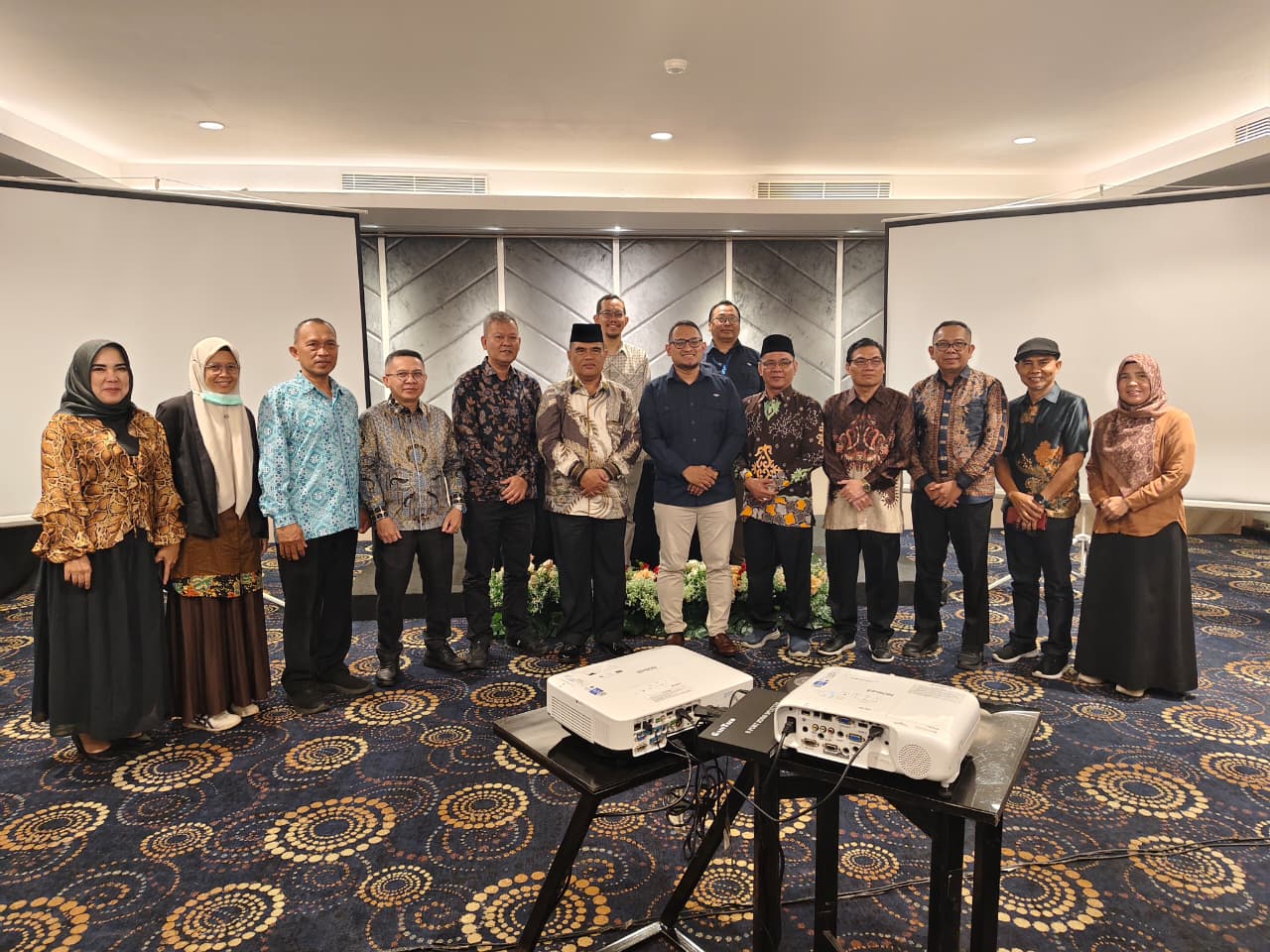 ABADIKAN MOMEN: Rapat finalisasi jadwal penerbangan jamaah haji 2026.