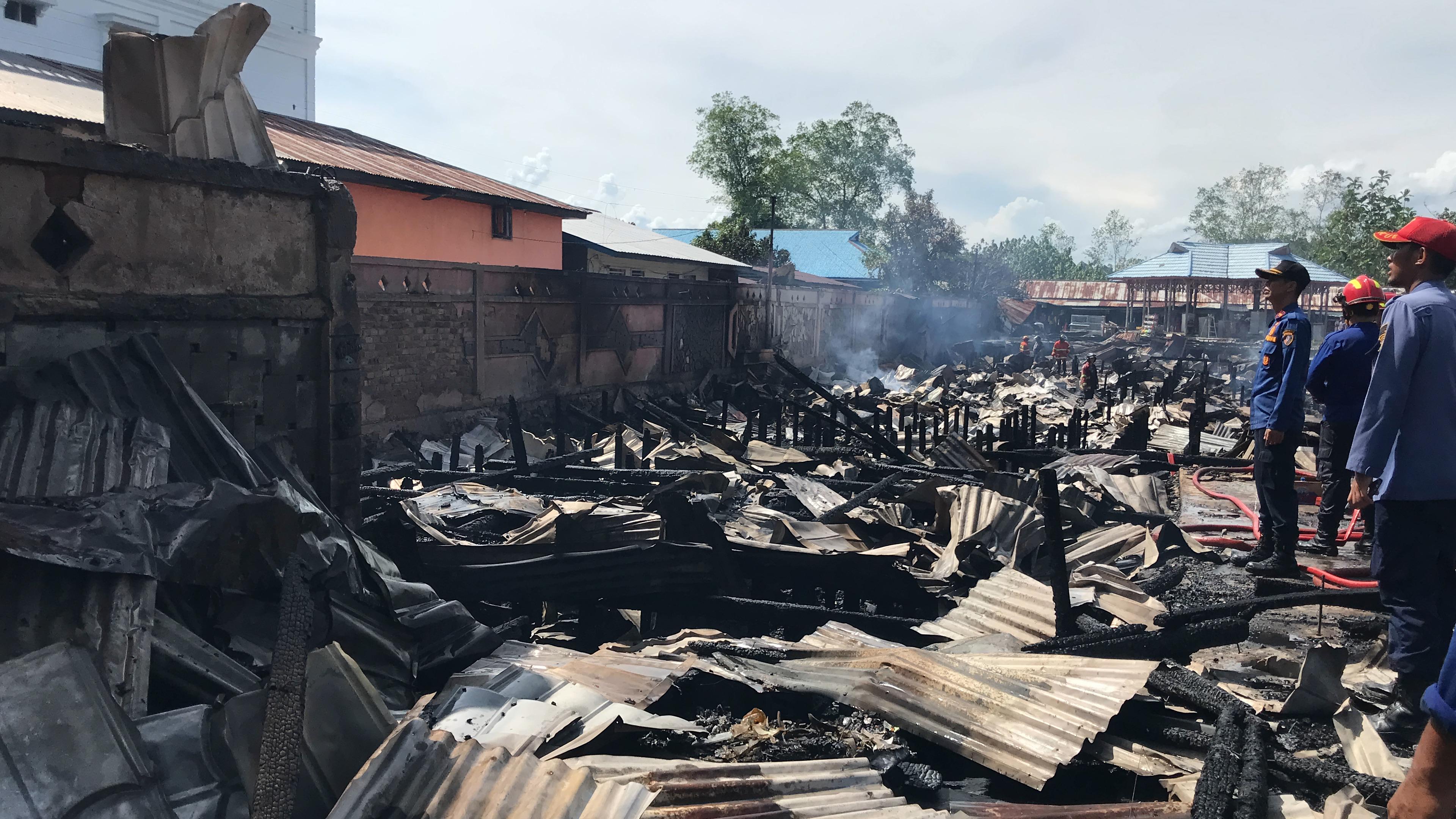 NAIK: Kebarakan besar yang terjadi di Pasar Pelangi Malinau Kota pada 19 Oktober 2025 lalu.