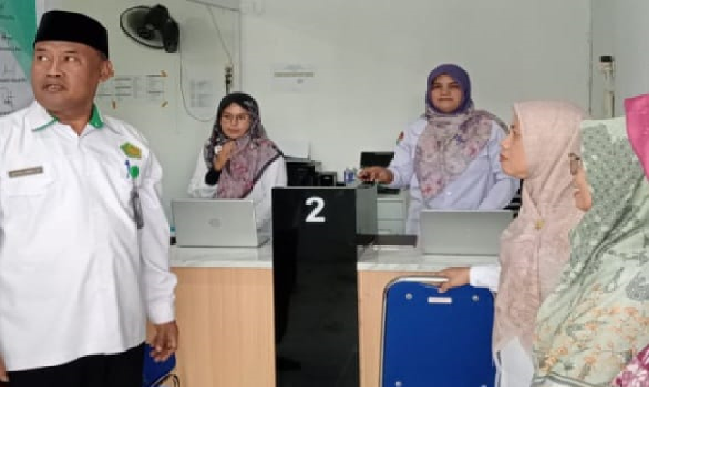 KUNJUNGAN LAPNGAN: Kemenag Bulungan saat melakukan monitoring di madrasah.