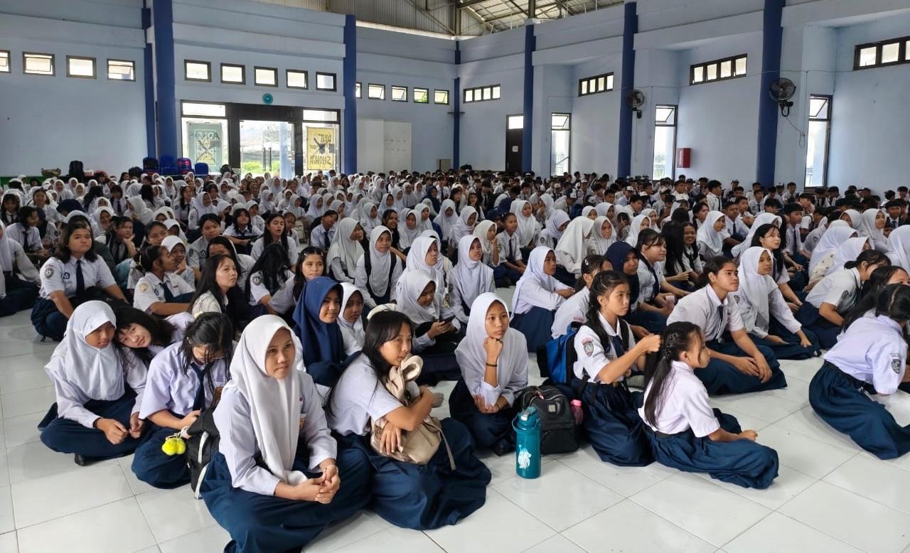 CALON PESERTA: Siswa-siswi SMPN 1 Malinau mengikuti sosialisasi sekolah kehutanan gratis oleh TNKM.