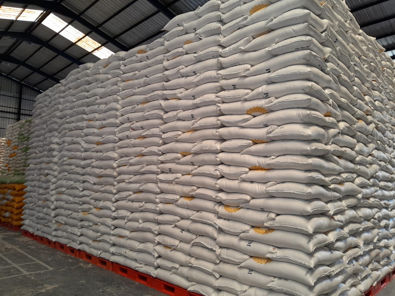 BERAS: Stok beras di Gudang Perum Bulog Cabang Bulungan.