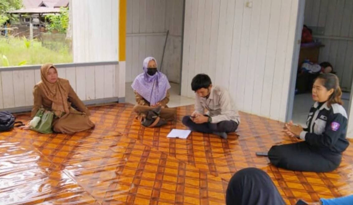 BERIKAN ARAHAN: DPPPAPPKB Bulungan memberikan arahan kapada para kader dalam penyaluran BKB kit.