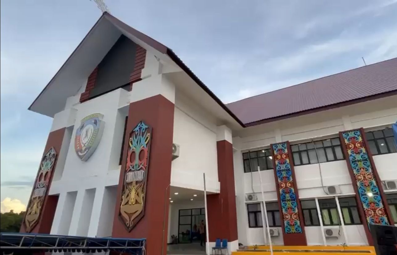 BARU: Tampak depan Kantor DPUPR Malinau, menjadi miniatur Kantor Bupati Malinau.
