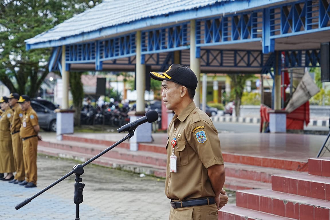 ANGGARAN: Sekprov Kaltara, Denny Harianto memimpin apel gabungan ASN Pemprov Kaltara.