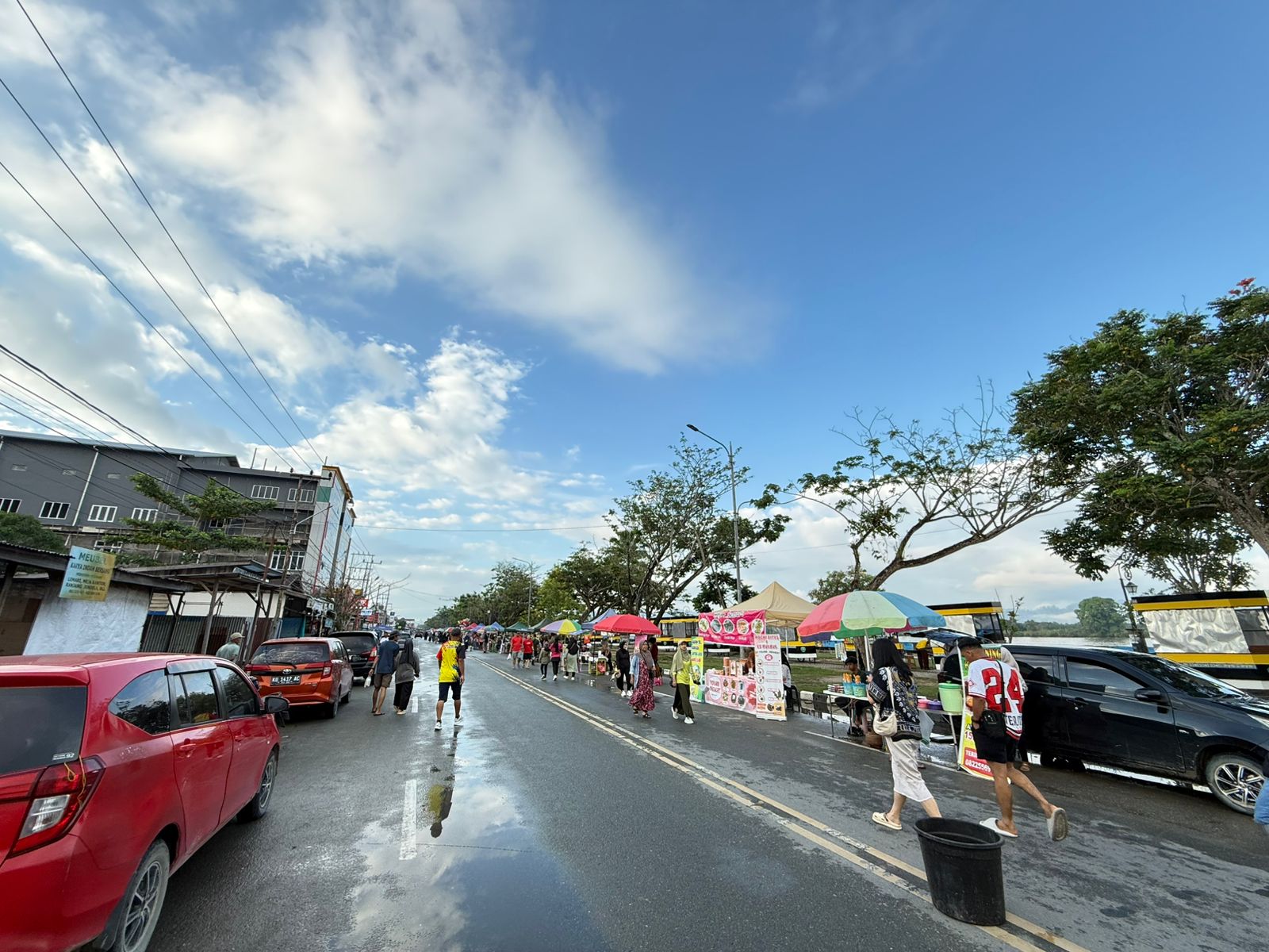 CFD: Suasana CFD Tebu Kayan di penghujung minggu. Kawasan ini dipadati masyarakat untuk berbagai jenis kegiatan.