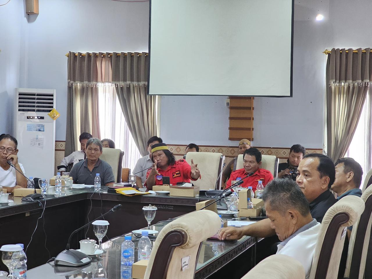 RDP: Kegiatan rapat dengar pendapat (RDP) di ruang pertemuan DPRD Bulungan.