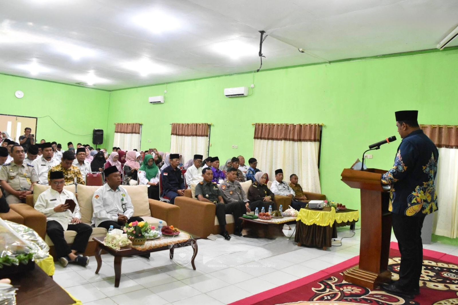 ARAHAN: Asisten II Bidang Perekonomian dan Pembangunan Pemkab Bulungan, H. Erin ketika memberikan arahan di kantor Kemenag Bulungan.