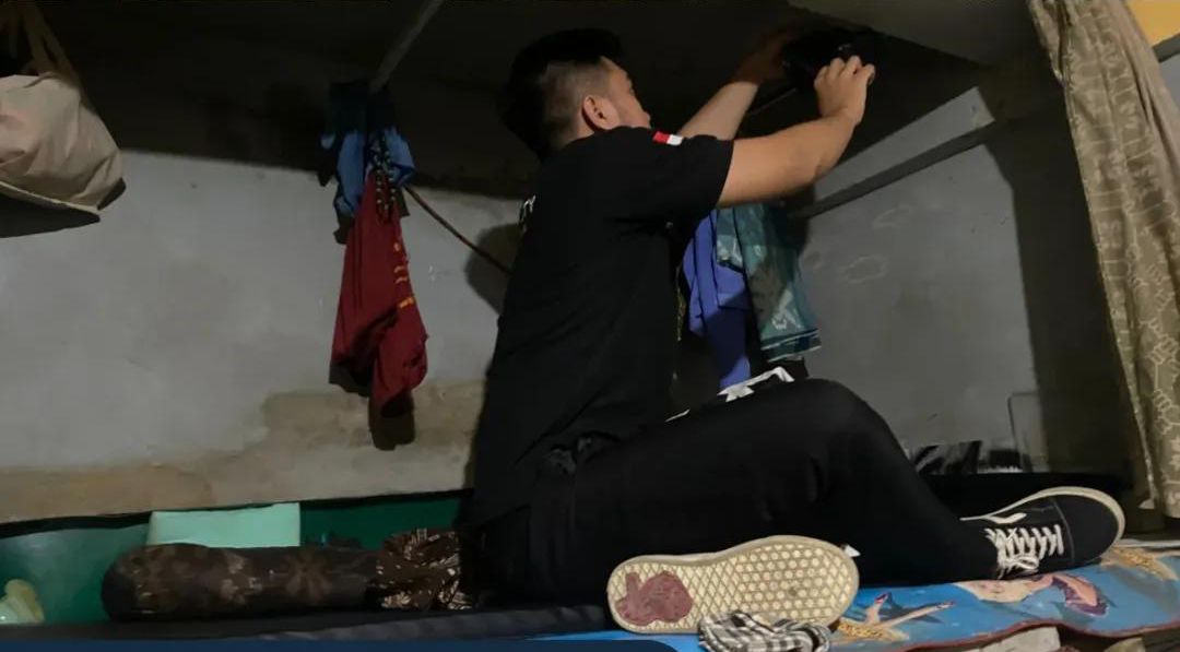 SIDAK : Petugas Lapas Kelas IIA Tarakan memeriksa kamar hunian WBP.