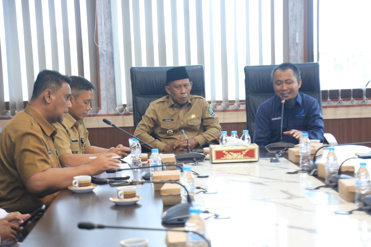 KOORDINASI: Bupati Bulungan didampingi Kepala BPOM Tarakan memimpin rapat pelaksanaan keamanan pangan.
