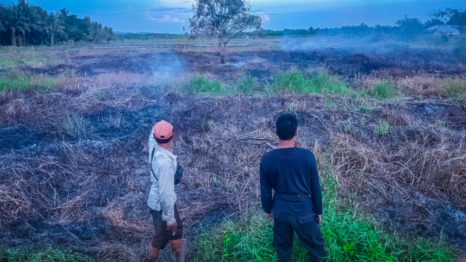 PERINGATAN : personel Badan Penanggulangan Bencana Daerah (BPBD) Nunukan mengingatkan masyarakat yang membuka lahan dengan cara dibakar.