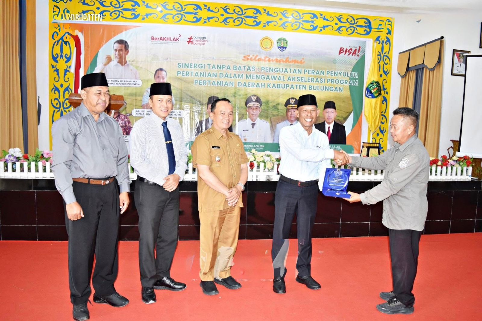 PENYULUH: Bupati Bulungan Syarwani saat menghadiri kegiatan penguatan peran penyuluh pertanian, baru-baru ini.