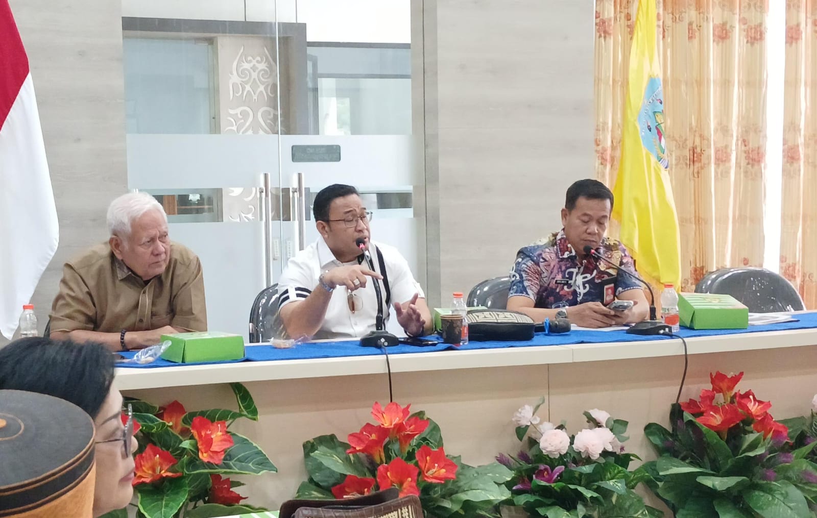 MEMAPARKAN: Wakil Ketua Komisi IV DPRD Provinsi Kaltara Syamsudin Arfah menyampaikan pandangannya.