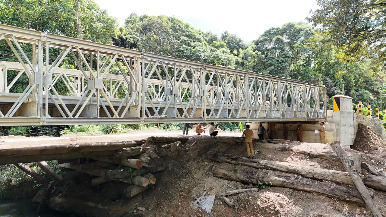 BELUM RAMPUNG: Tampak ruas jalan Tanjung Palas-Salimbatu yang sudah beraspal.