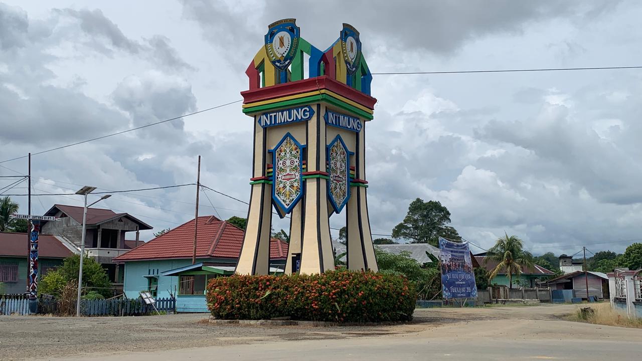 IPM: Salah satu ikon Kabupaten Malianu, Tugu Intimung di Desa Wisata Pulau Sapi.