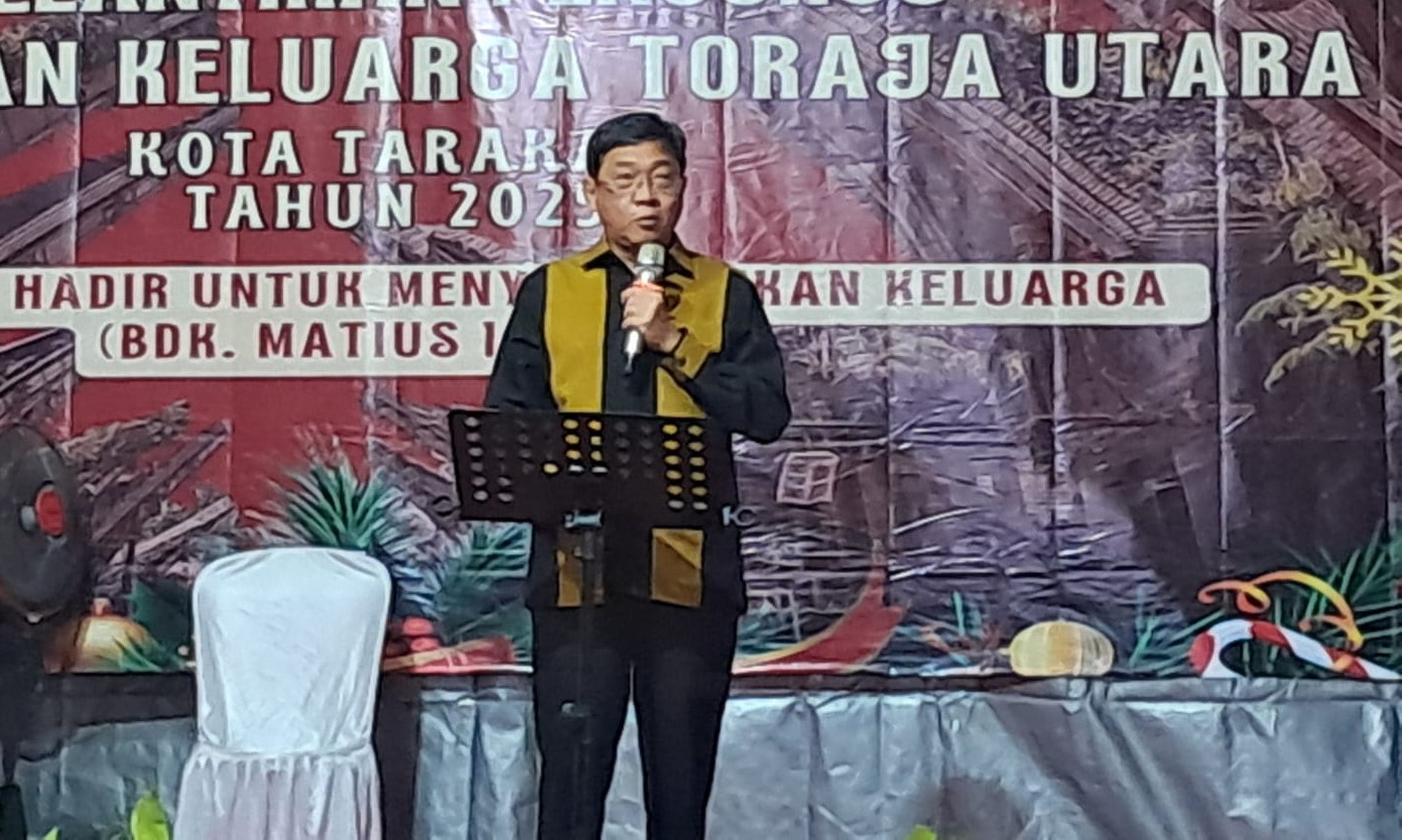 DORONG KONTRIBUSI POSITIF: Bupati Toraja Utara, Frederik Victor Palimbong, S.T, S.M, M.Ak, dalam pertemuan dengan warga di Tarakan, Sabtu (31/1) malam.  &nbsp;