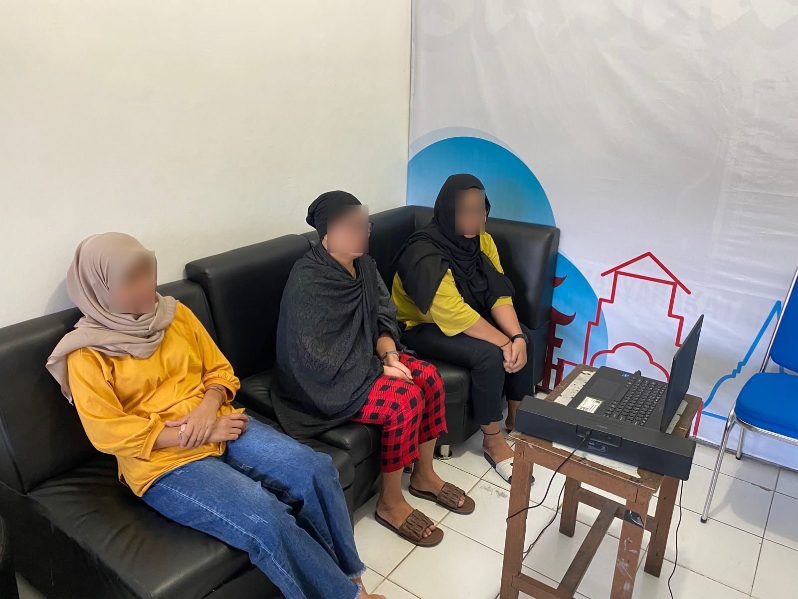 BERSIDANG : Ketiga terdakwa perkara dugaan Tipikor penyimpangan penyaluran KUR di salah satu bank BUMN di Tarakan mengikuti persidangan secara virtual.